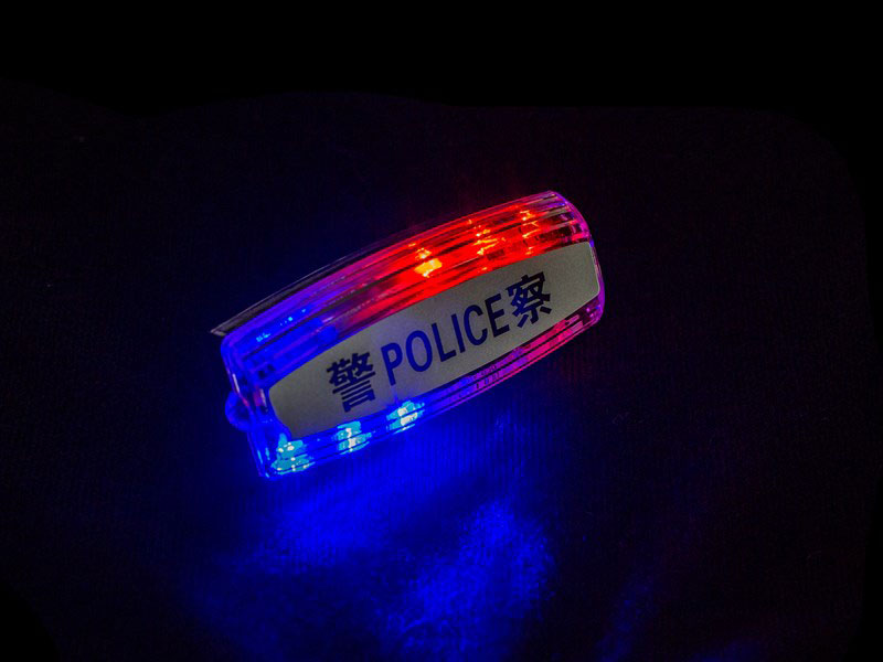 警用肩燈是夜間執(zhí)勤人員的護身符 警用肩燈是夜間執(zhí)勤人員的護身符
